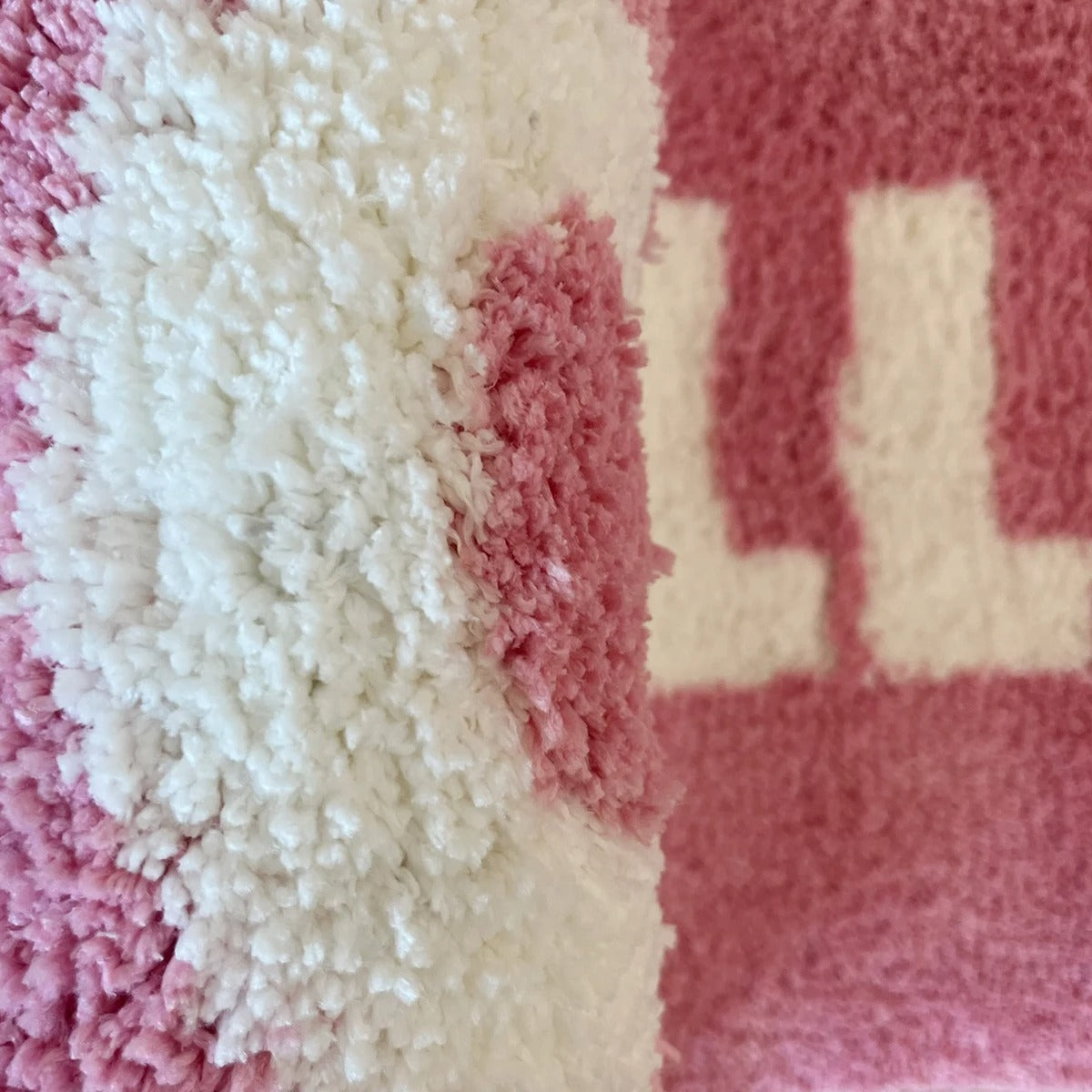 Pink Blue 'Chill Pill' 100mg Oval Tufted Rug