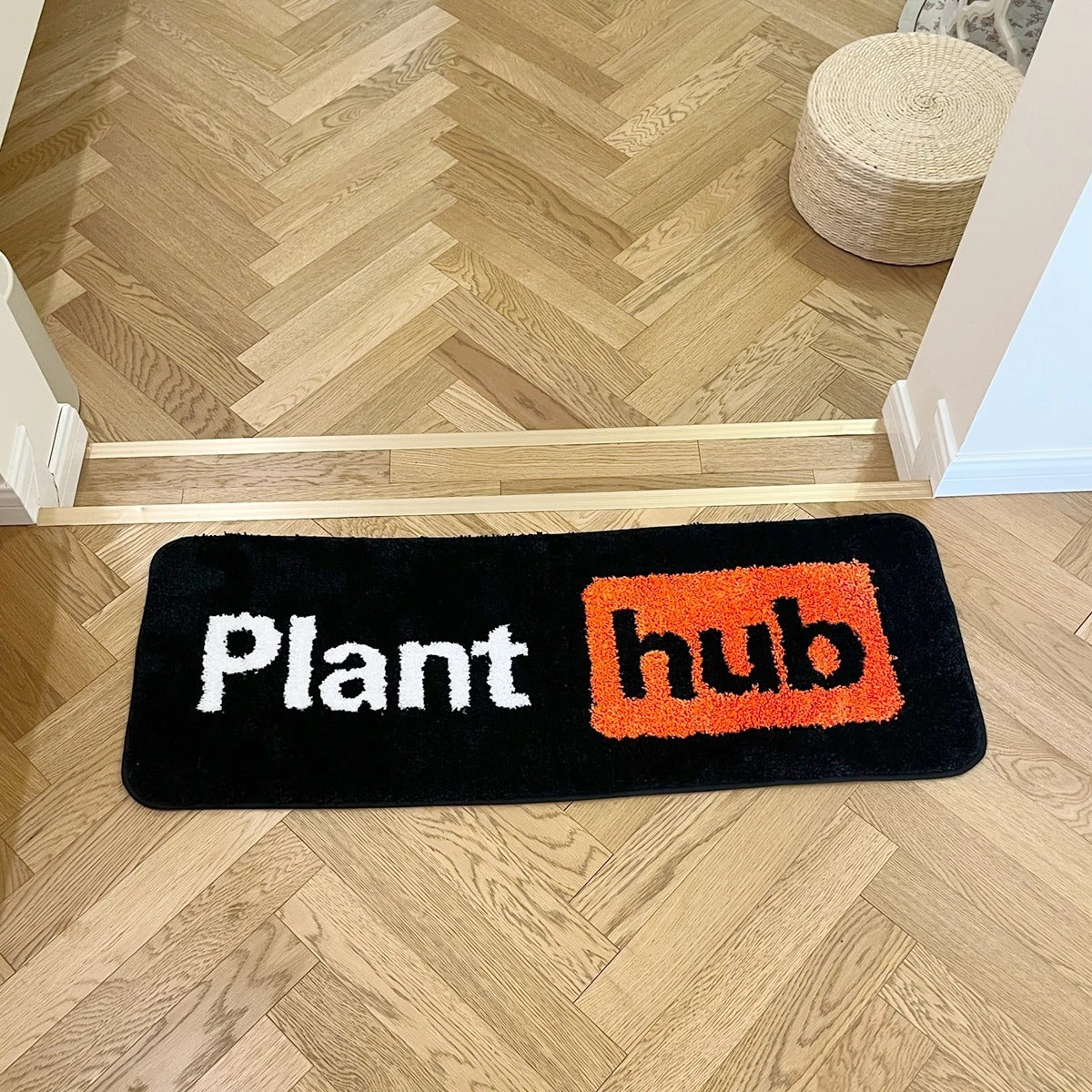 Black Orange 'Planthub' Tufted Rug